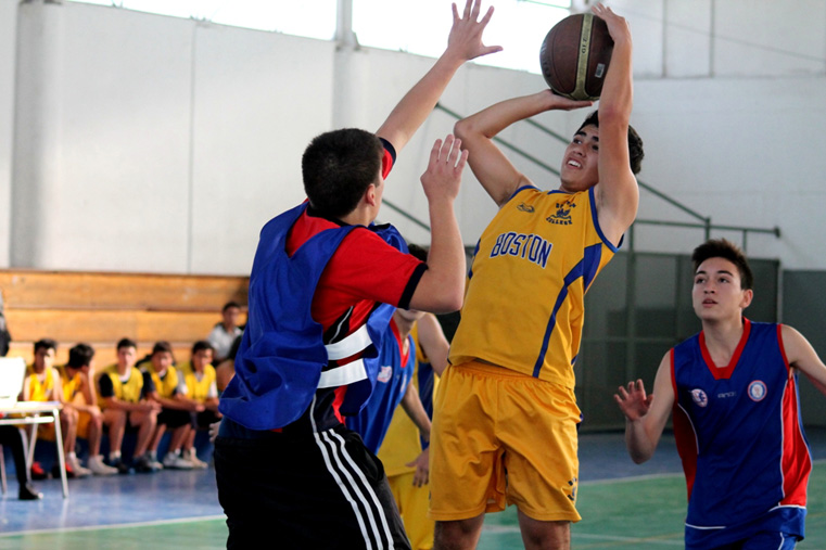 Amistoso Básquetbol en Boston College Huechuraba